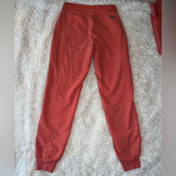 Figs Technical Collection Coral Scrubs - Picture 8 of 10